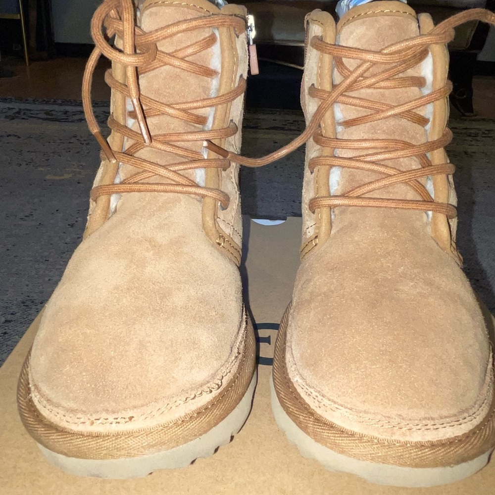 ***Practically New**** KIDS UGG BOOTS